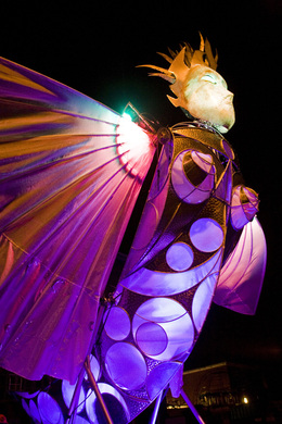 Moon-queen-in-flight--credi